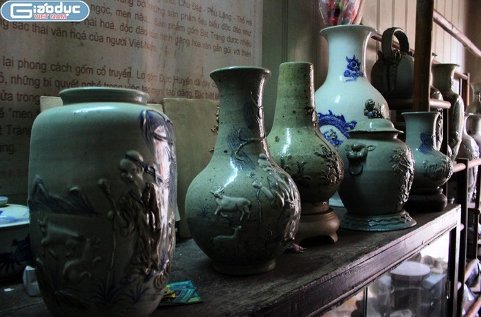 Những sản phẩm gốm của ông Huy có màu sắc rất riêng mà không nhà nào ở làng gốm Bát Tràng có thể có được.